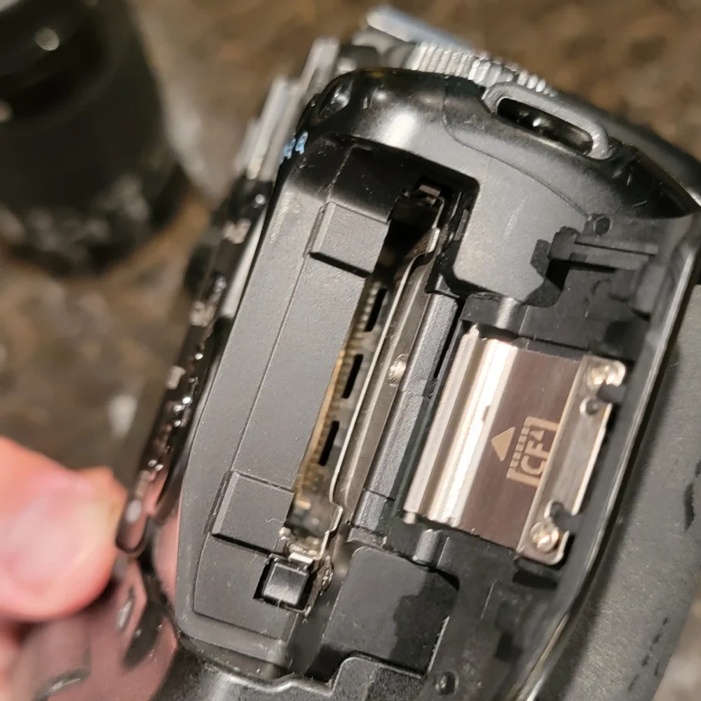 CANON REBEL XTi EFS 55-250 Camera/Lens & CANON Battery Grip